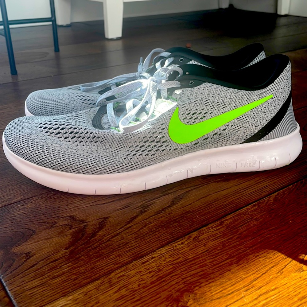 Nike free rn mens 11.Barley worn.The bottom is the only sign of wear